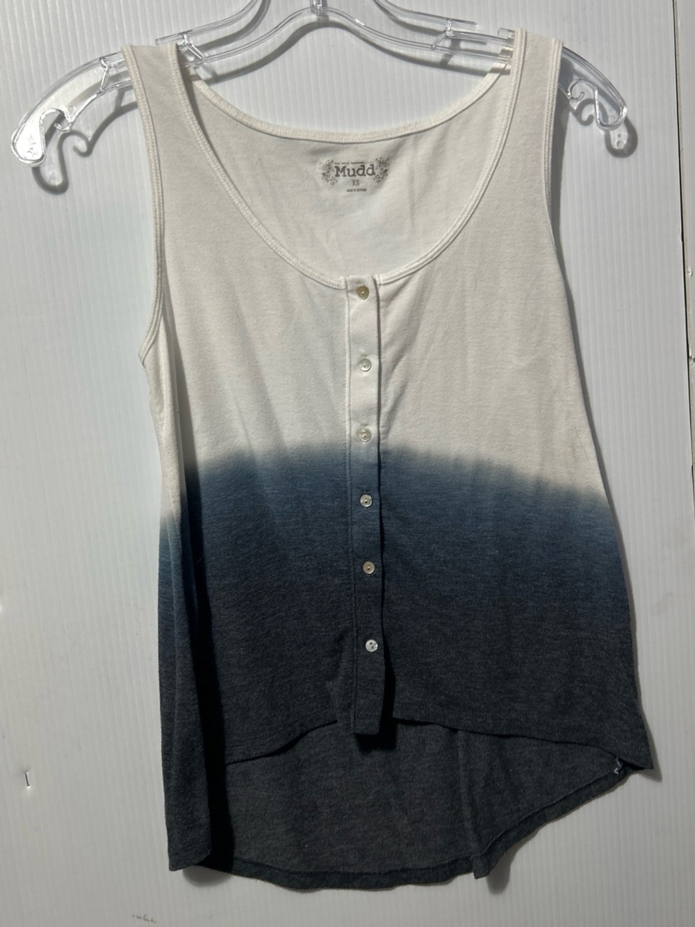 Mudd White to Charcoal Ombre Button-Front Tank